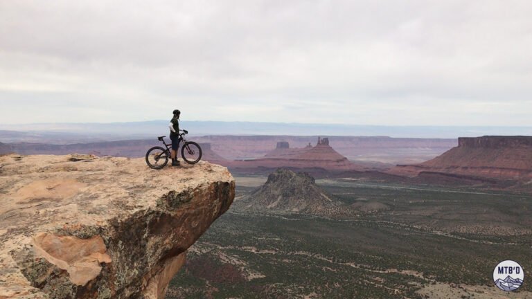 Overlook on Porcupine Rim trail looking down toward Castle Valley, Moab Utah